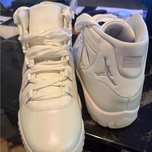 Air Jordan 11 Retro Pearl/White